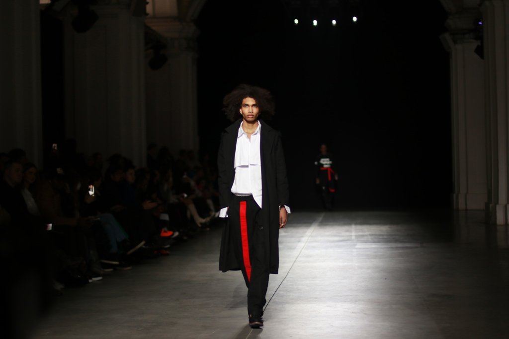 Кимоно и уличная мода: первый темнокожий украинский дизайнер Iron Thread презентовал новую коллекцию на UFW 21