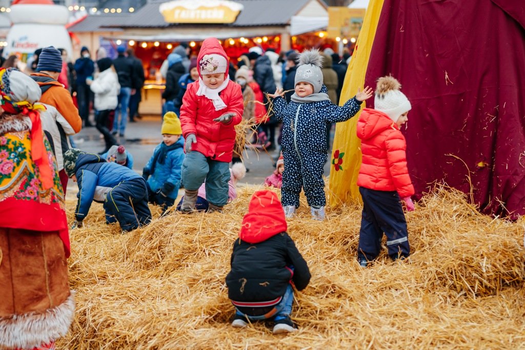 Масленица 2022: в Киеве на ВДНГ встретят весну пением, танцами, спектаклями и файер-шоу 3