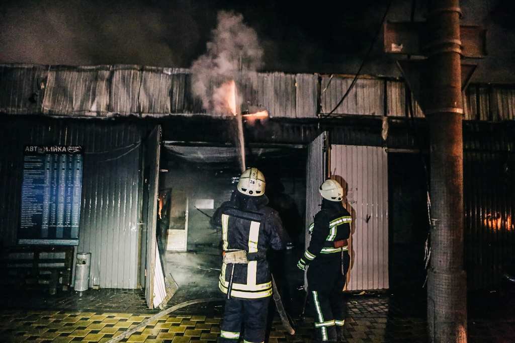 В Киеве сгорела автомойка 2