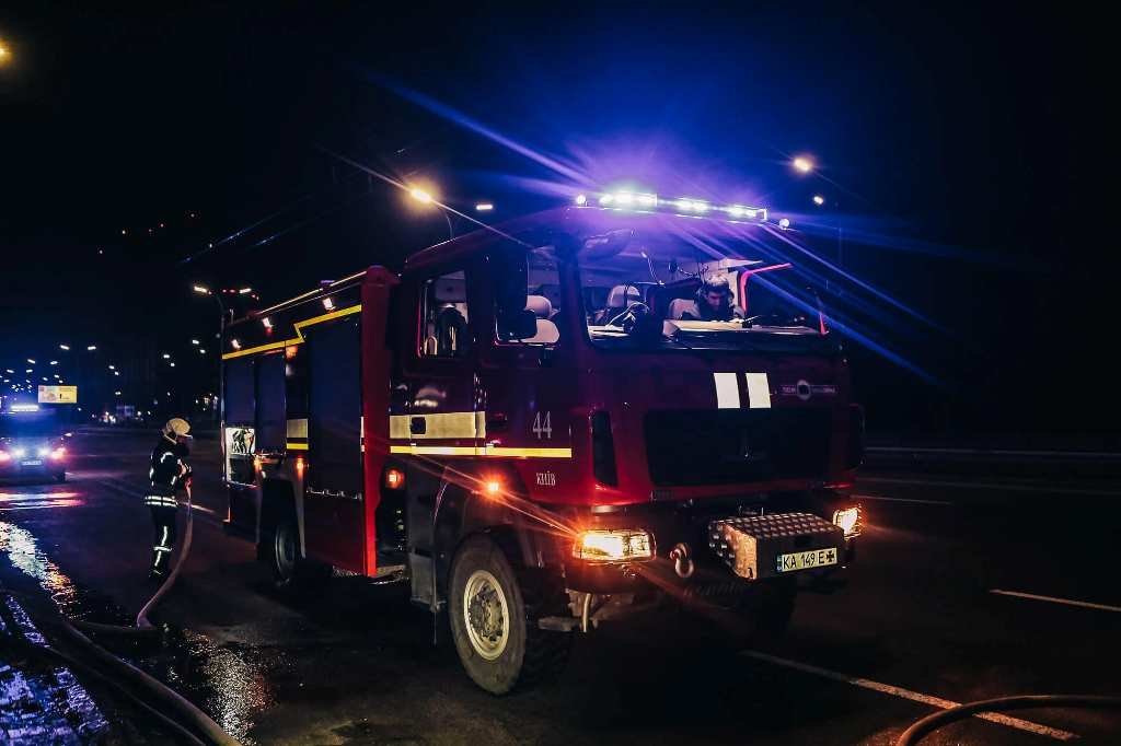 В Киеве сгорела автомойка 5