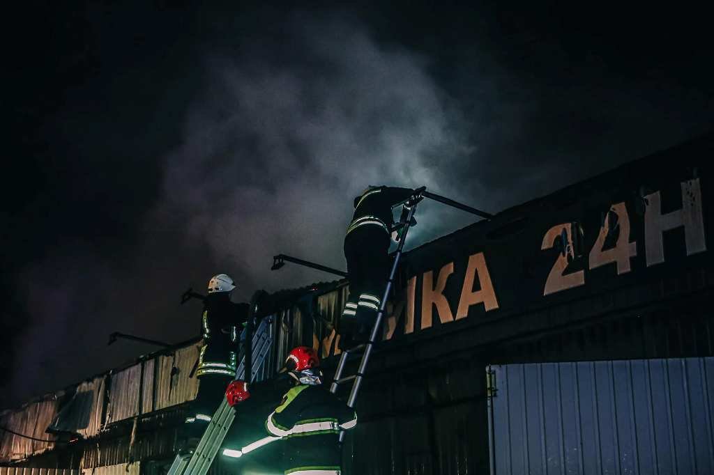 В Киеве сгорела автомойка 10