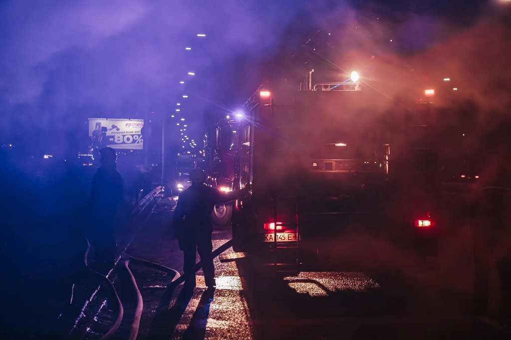 В Киеве сгорела автомойка 11