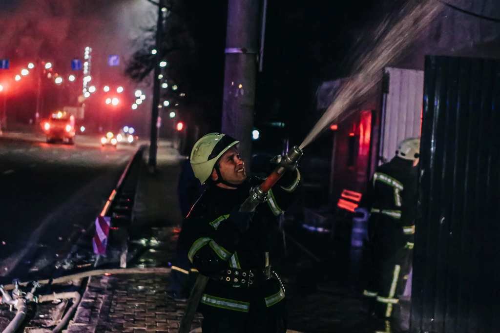 В Киеве сгорела автомойка 13