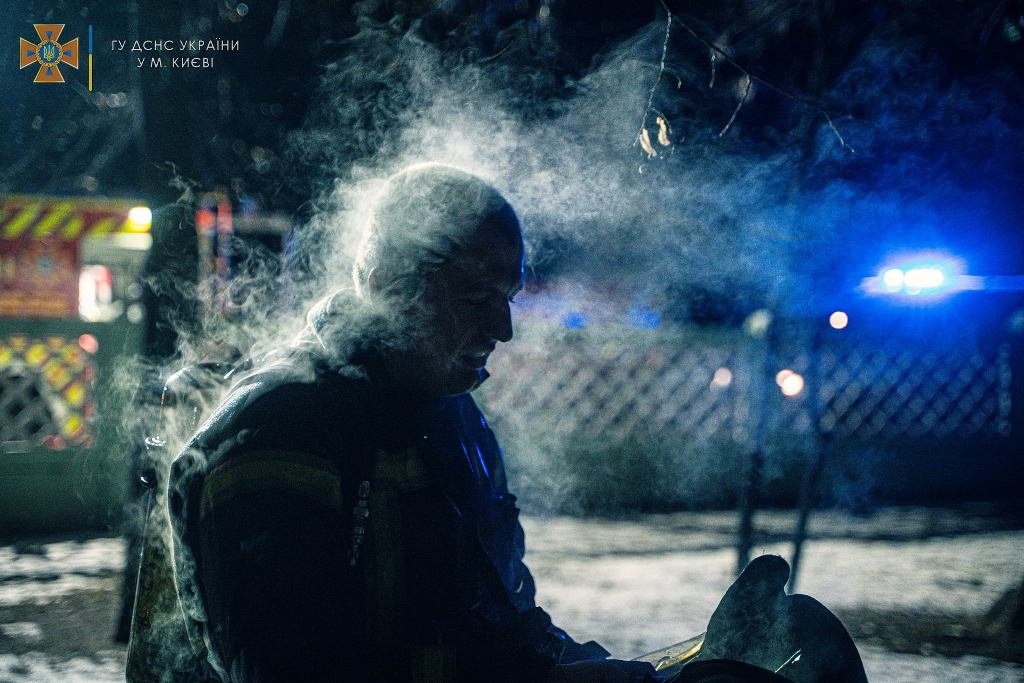 В Киеве сгорела гимназия: масштабный пожар тушили 3 часа 7