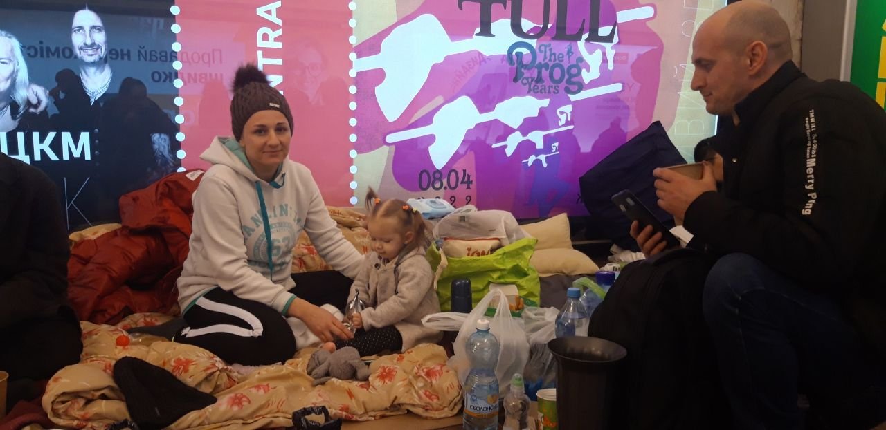 Жизнь в бомбоубежище: как киевляне прожили еще один день войны 2