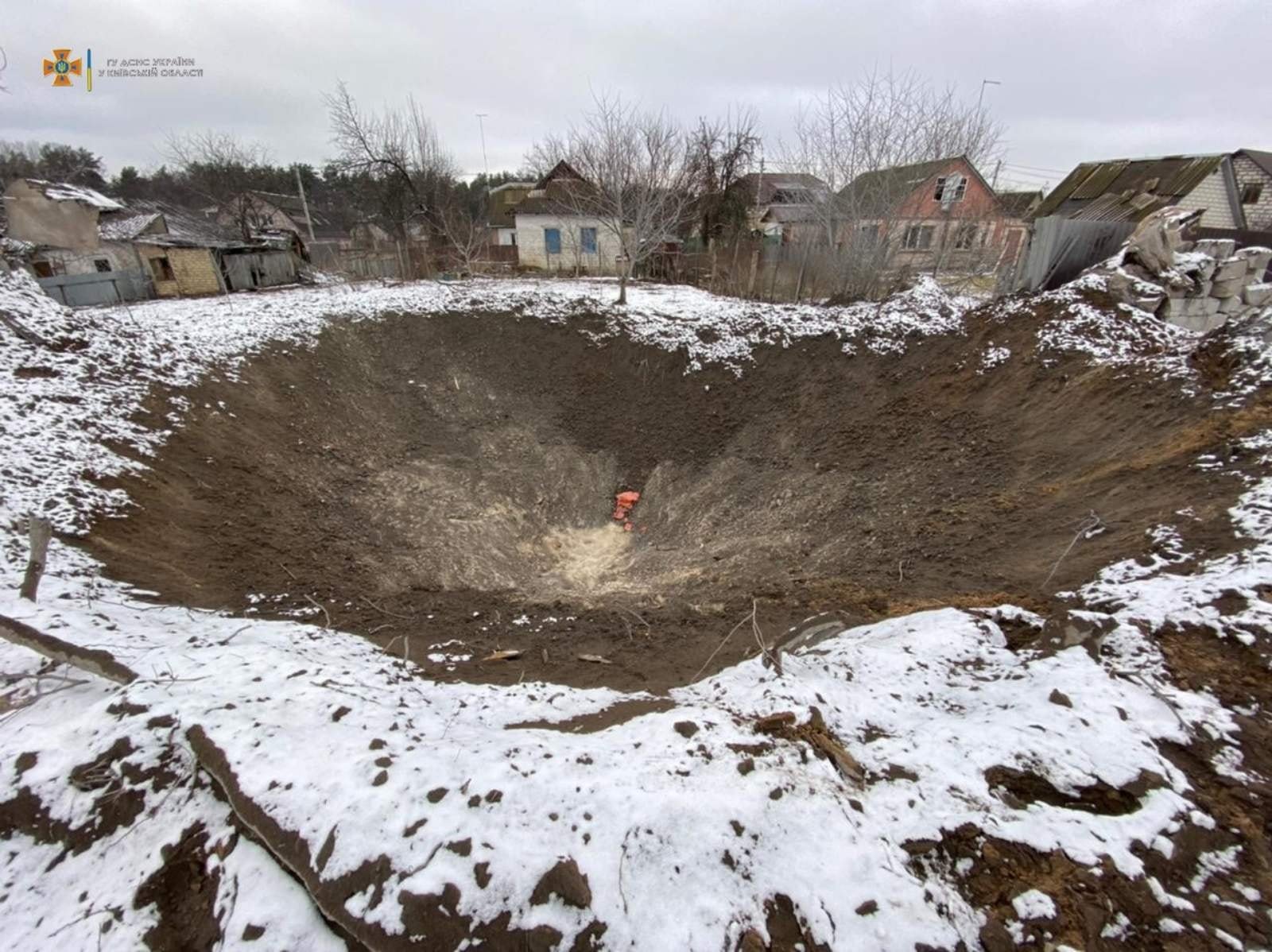 Под Киевом во время бомбардировки полностью уничтожен дом: нашли тело женщины 2