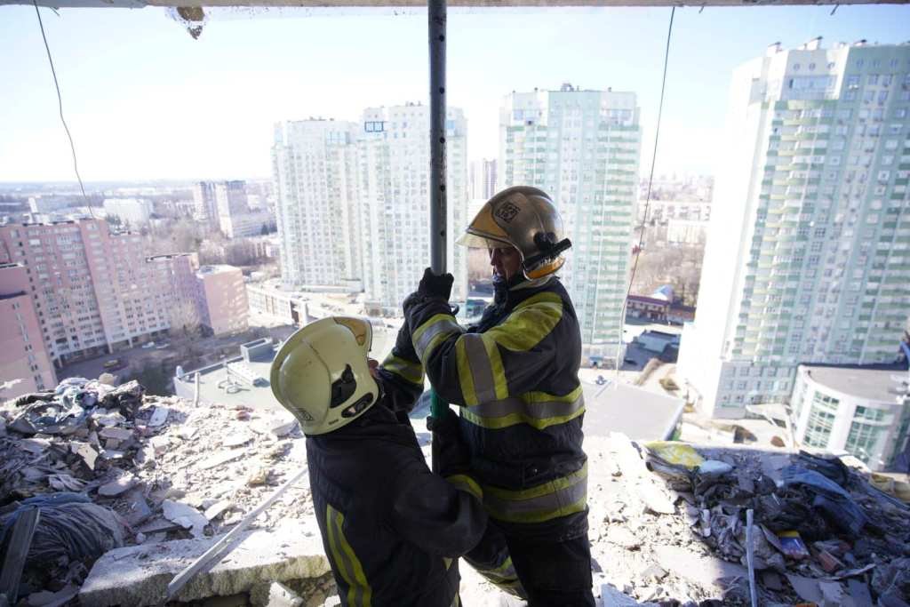 Как выглядит изнутри дом на Лобановского в Киеве, в который прилетела ракета 12