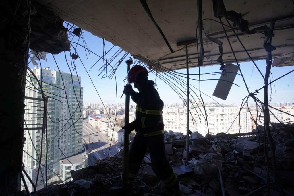 Как выглядит изнутри дом на Лобановского в Киеве, в который прилетела ракета 15