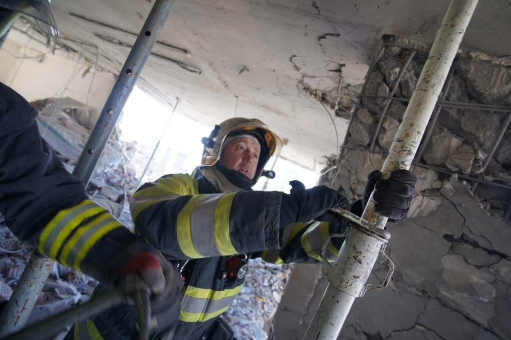 Как выглядит изнутри дом на Лобановского в Киеве, в который прилетела ракета 17