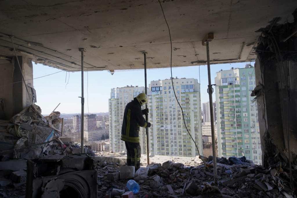 Как выглядит изнутри дом на Лобановского в Киеве, в который прилетела ракета 18