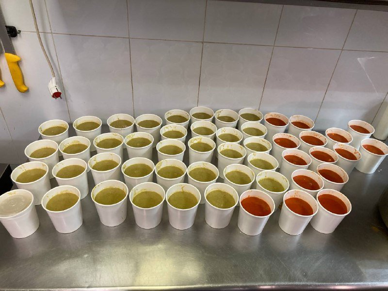 Ресторан "Трішки більше" на Золотых воротах готовят еду для нуждающихся: как получить помощь и чем помочь волонтерам 1