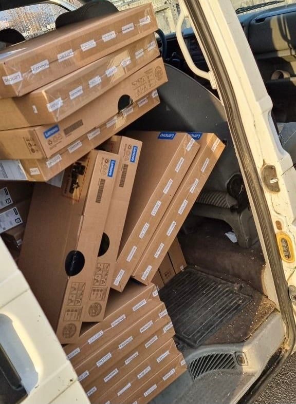 В Борисполе мародеры на автобусах пытались со склада вывезти технику на 10 миллионов: что их ждет 3