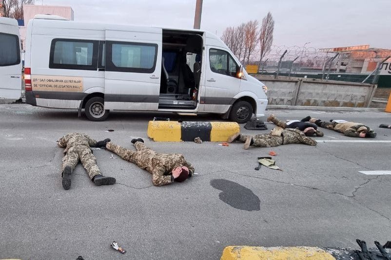 В Борисполе мародеры на автобусах пытались со склада вывезти технику на 10 миллионов: что их ждет 4