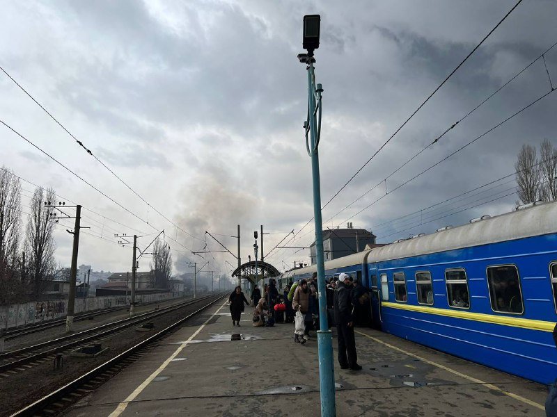 Из Ирпеня и прилегающих к городу территорий эвакуировали 3000 женщин и детей 2