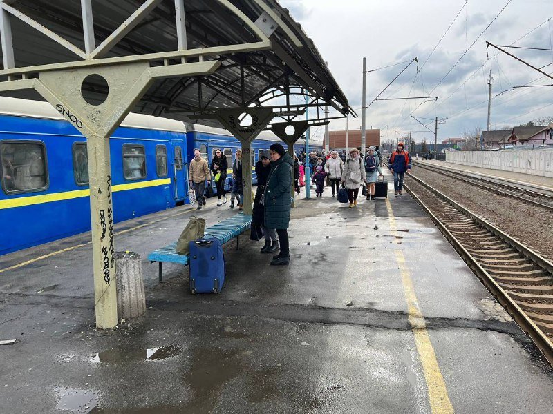 Из Ирпеня и прилегающих к городу территорий эвакуировали 3000 женщин и детей 3