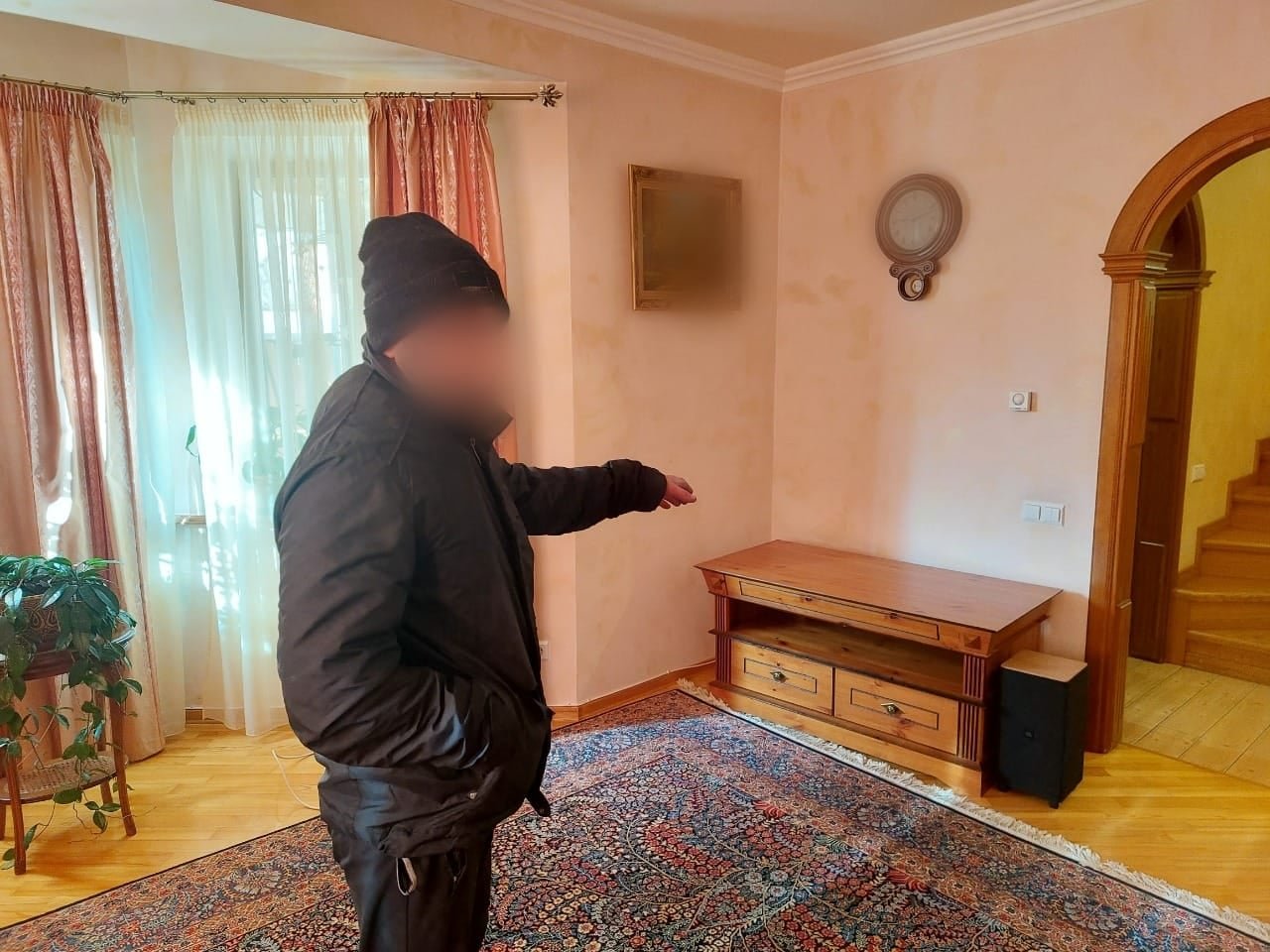 Под Киевом мародера задержали прямо во время проникновения в дом 2