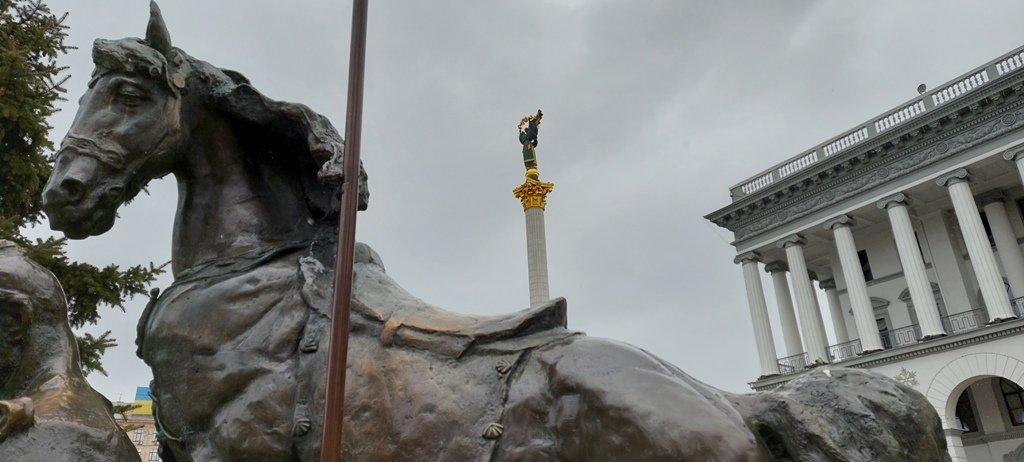 Как выглядит Майдан Независимости и Крещатик на 14й-день войны: фоторепортаж с улиц 8