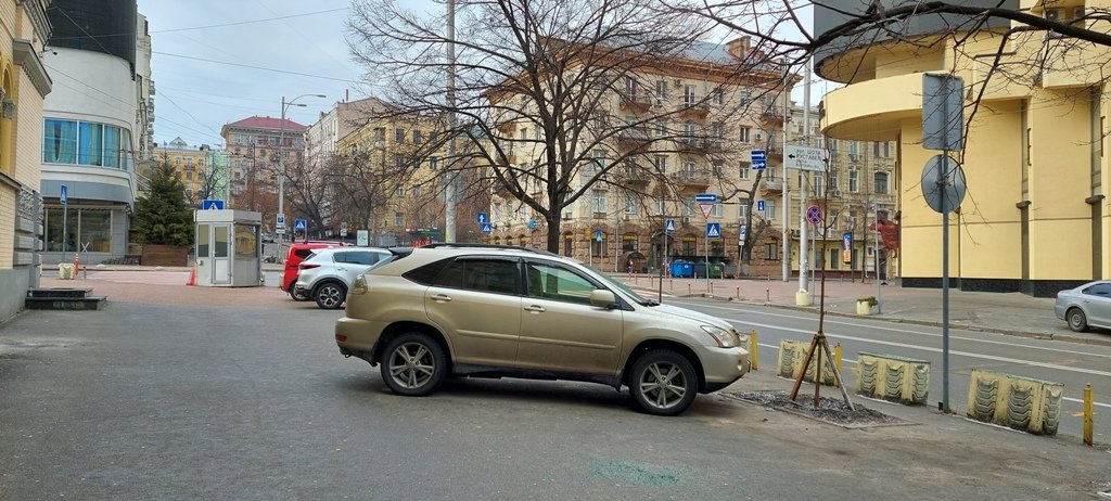 Как выглядит Майдан Независимости и Крещатик на 14й-день войны: фоторепортаж с улиц 11