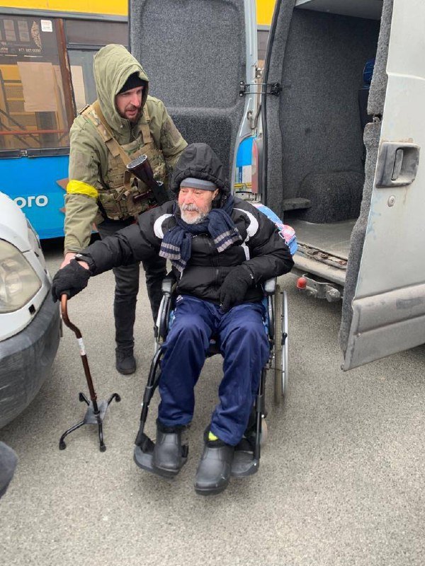 В Белогородку прибывают первые автобусы с эвакуированными из Киевской области 5