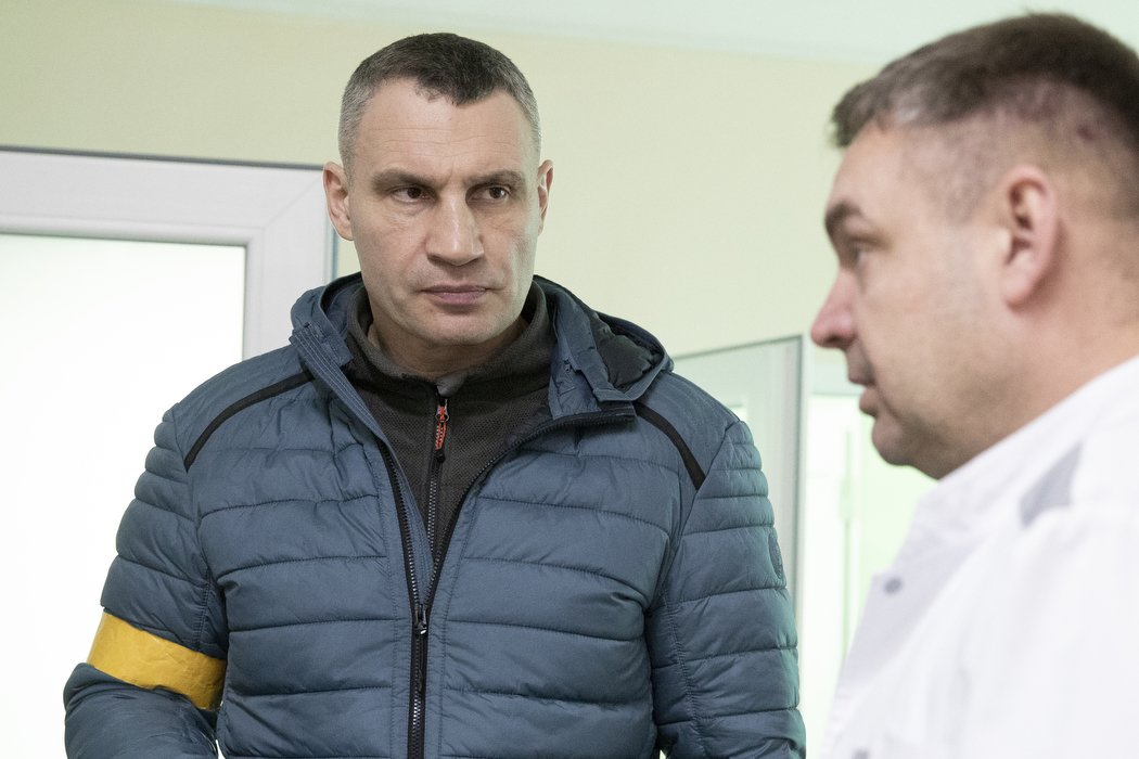 Персонал больниц Киева живет на работе: одна из них стала опорным госпиталем для раненых в боях 2