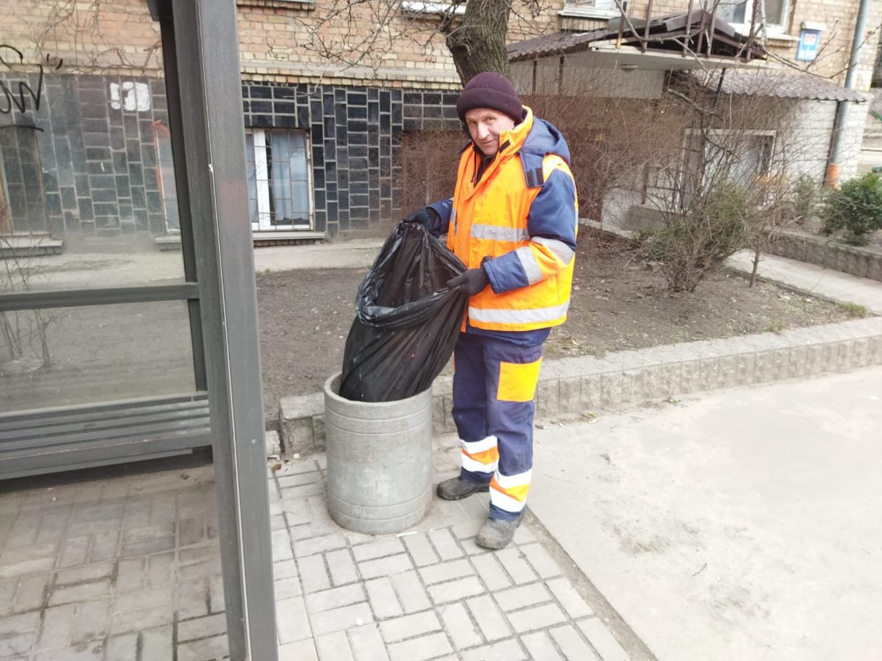 Коммунальщики Киева продолжают удерживать улицы города в чистоте. Спасибо! 2