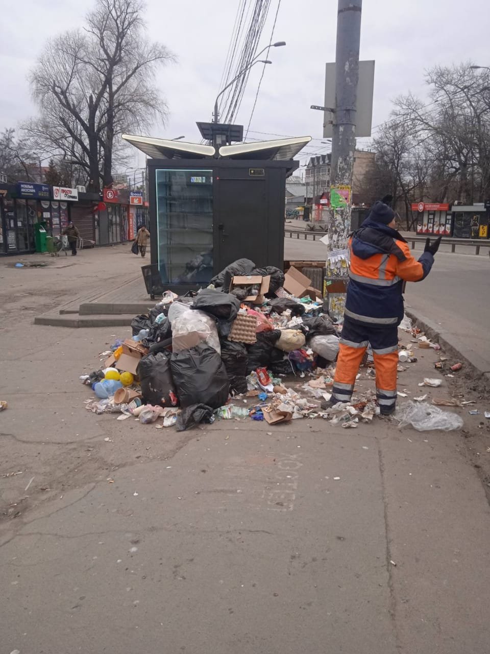 Коммунальщики Киева продолжают удерживать улицы города в чистоте. Спасибо! 3