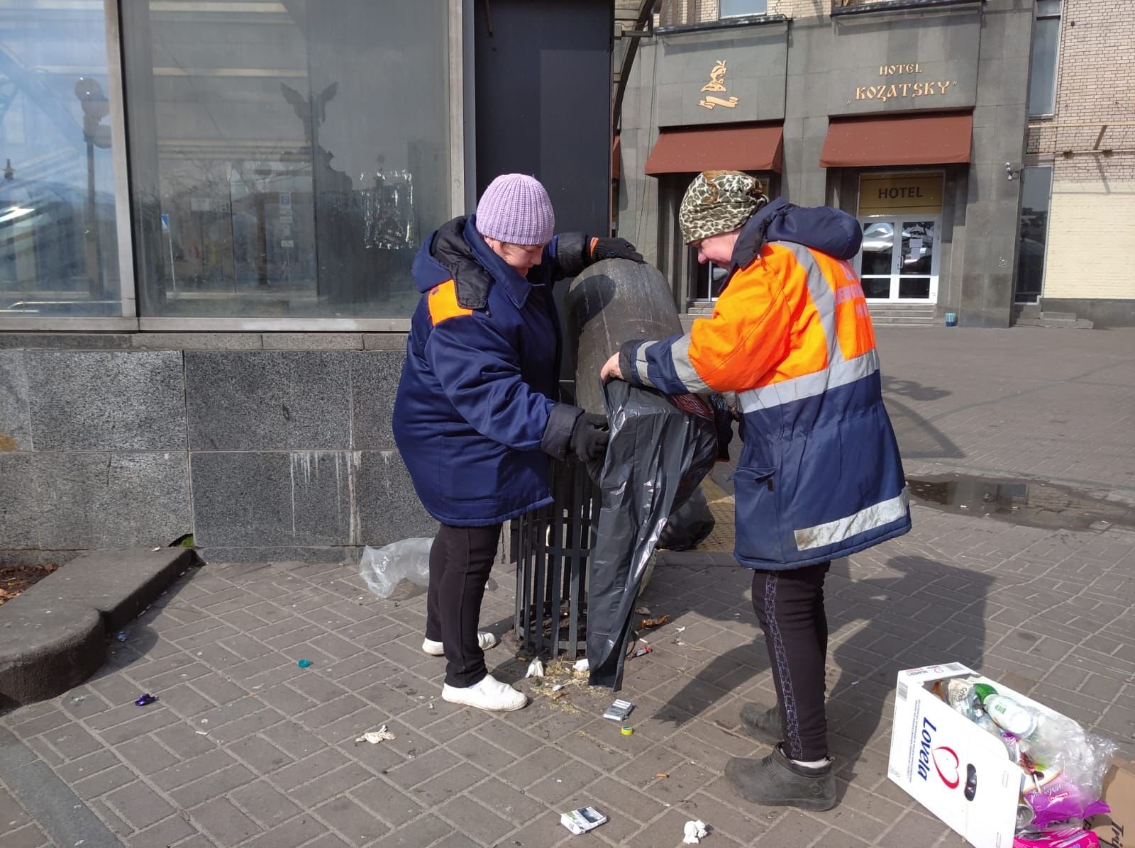 Коммунальщики Киева продолжают удерживать улицы города в чистоте. Спасибо! 6