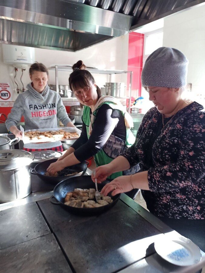 Детские сады Киева ежедневно готовят обеды украинским защитникам 4