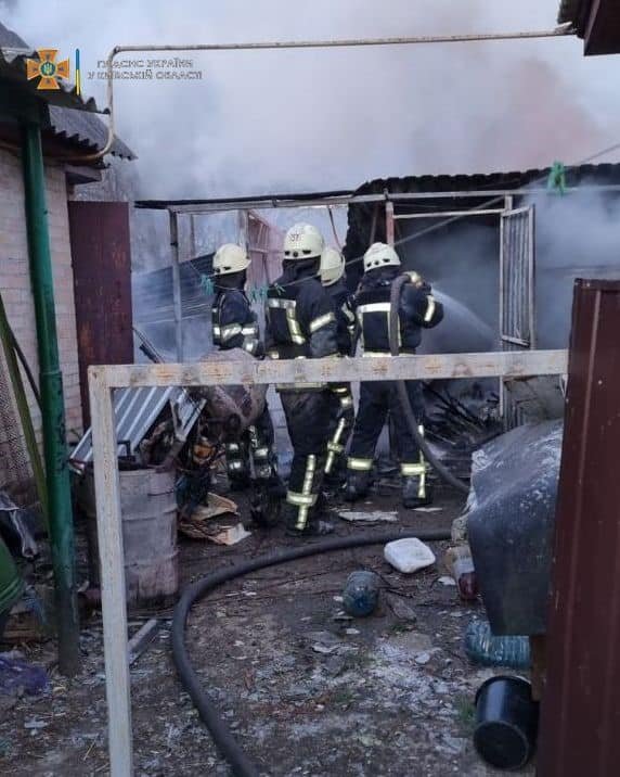 Под Киевом во время обстрела загорелся жилой дом 1