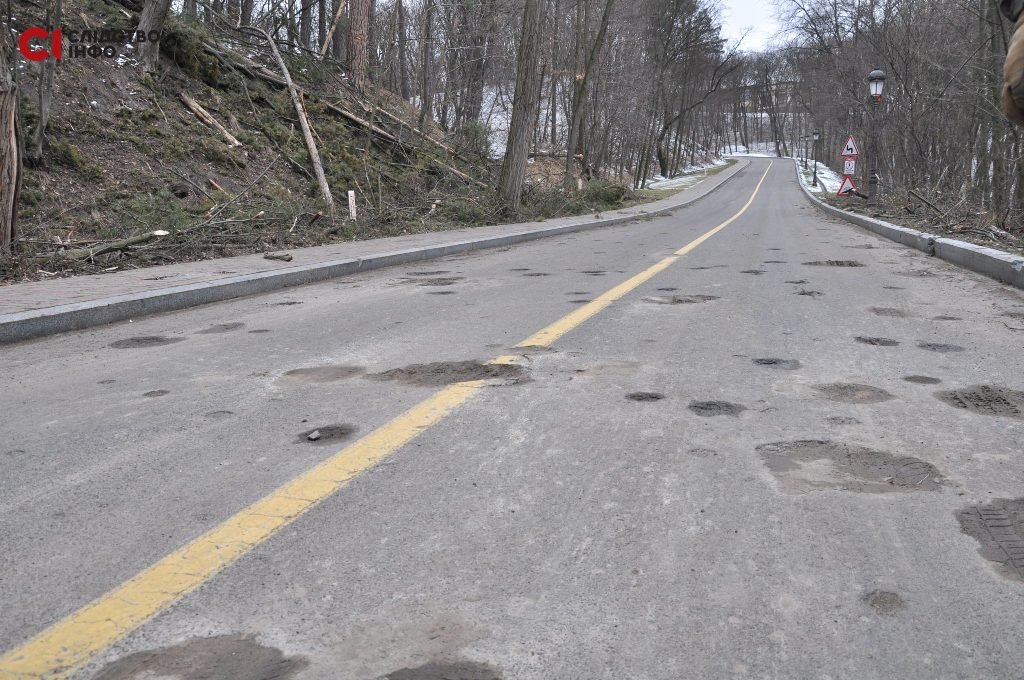 На Межигорье упало две бомбы: как живет парк и его обитатели во время войны 9