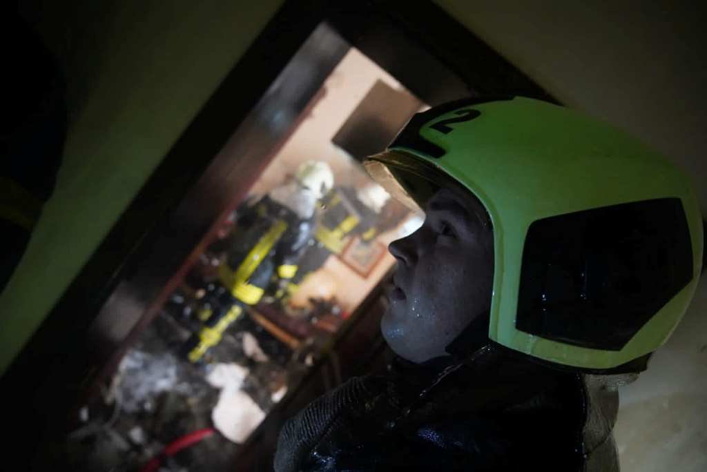 В Киеве от обстрела загорелось админздание на Подоле 7