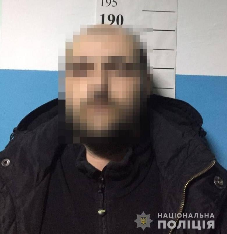 В Киеве мужчина во время внезапной ссоры ударил соседа ножом в живот и сбежал 1