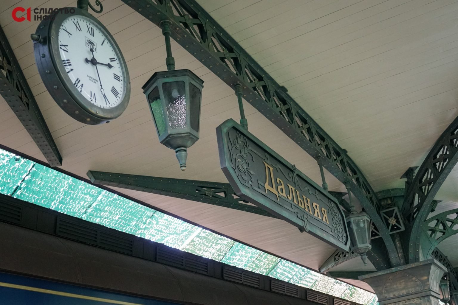 В Пуще-Водице на территории особняка Медведчука нашли "золотой" вагон-ресторан: Укрзалізниця готова его национализировать 3