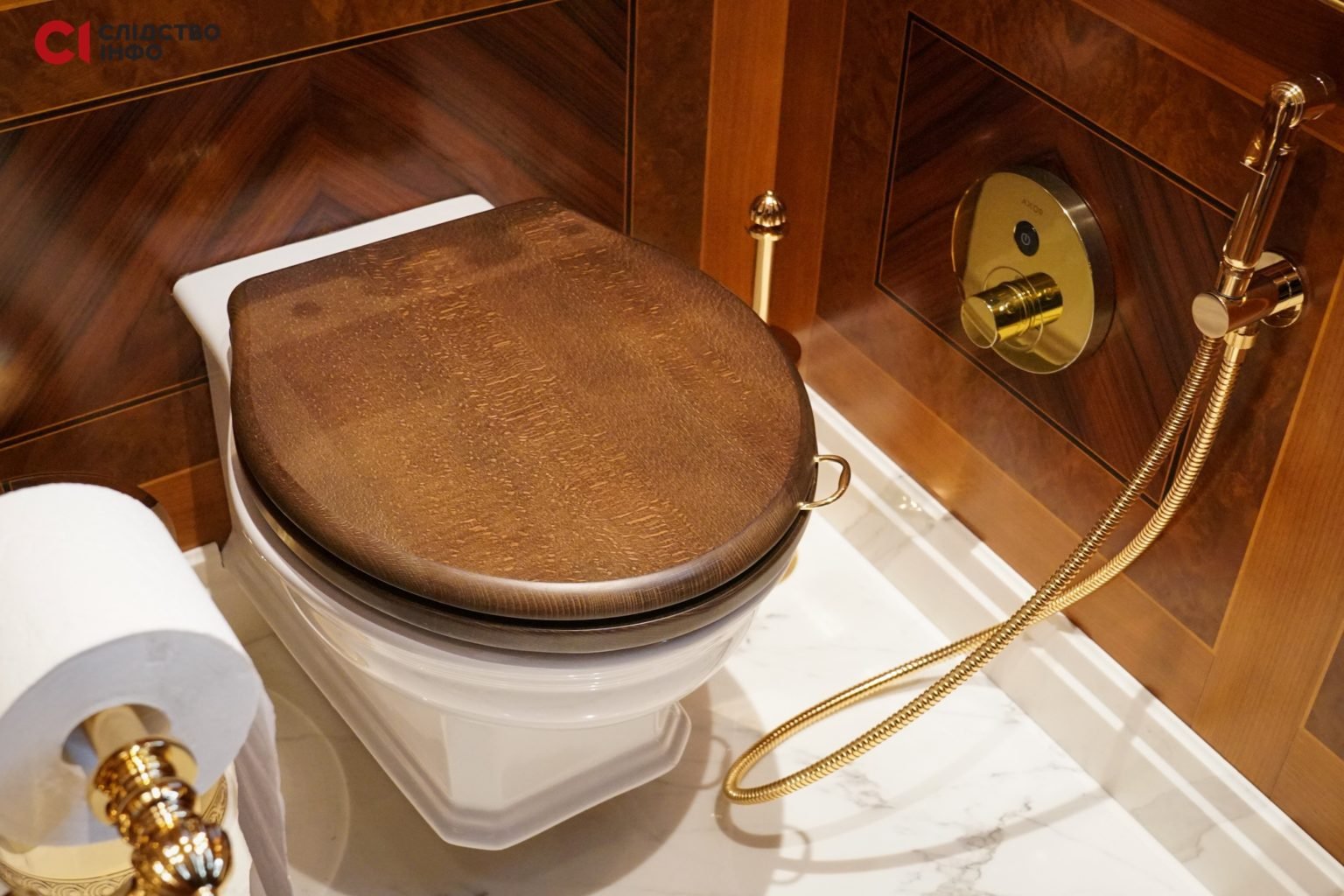 В Пуще-Водице на территории особняка Медведчука нашли "золотой" вагон-ресторан: Укрзалізниця готова его национализировать 8