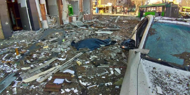 В Киеве на Куреневке на дорогу упали обломки сбитой ракеты: есть погибшие и пострадавшие.Фото и видео с места 7