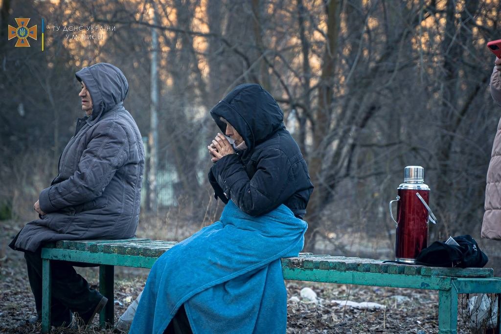 В результате обстрела Киева загорелась 16-этажка: в доме погибли люди. Фото и видео с места трагедии 19