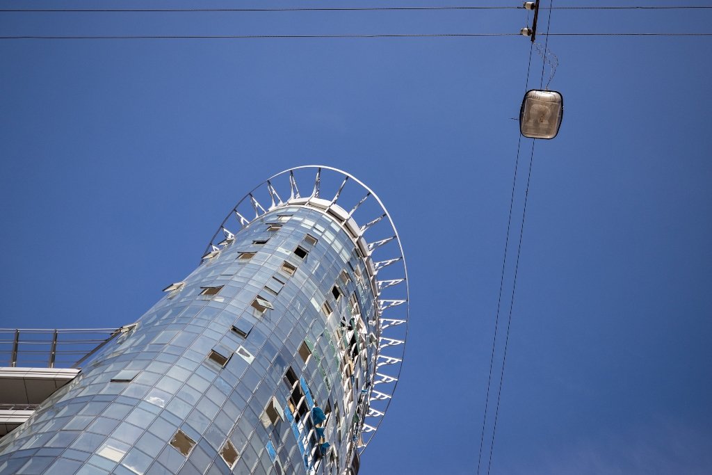 Разбитые витрины, вылетевшие окна, обваленные фасады: как выглядит Лукьяновка после обстрела 10