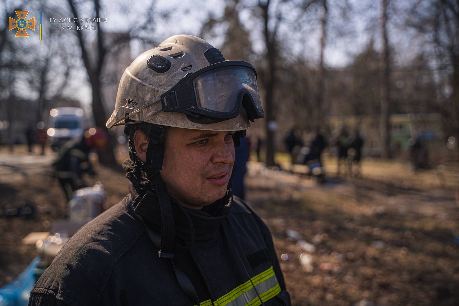 Они первыми спасают украинцев там, где падают ракеты оккупанта: спасибо ГСЧС 13