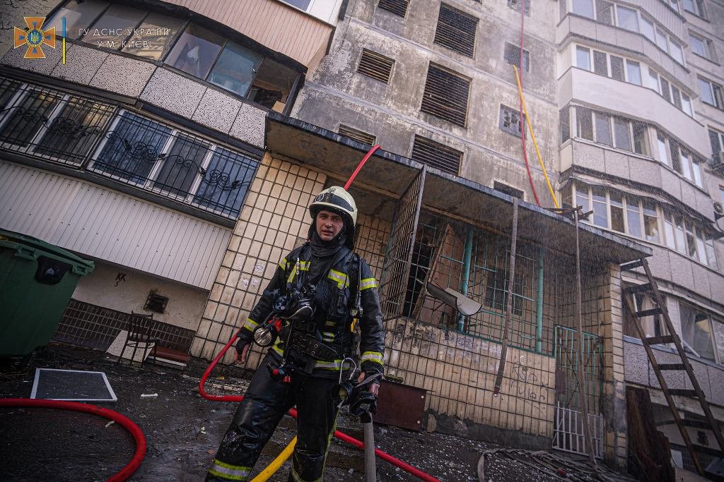 Они первыми спасают украинцев там, где падают ракеты оккупанта: спасибо ГСЧС 26
