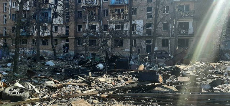 В Киеве под обстрелами на Виноградаре разорвало теплосеть: коммунальщики вернули отопление в 11 домов 2