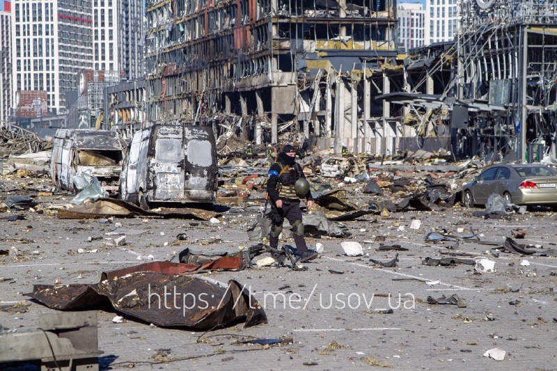 Последствия ракетного удара по ТРЦ в Подольском районе 10