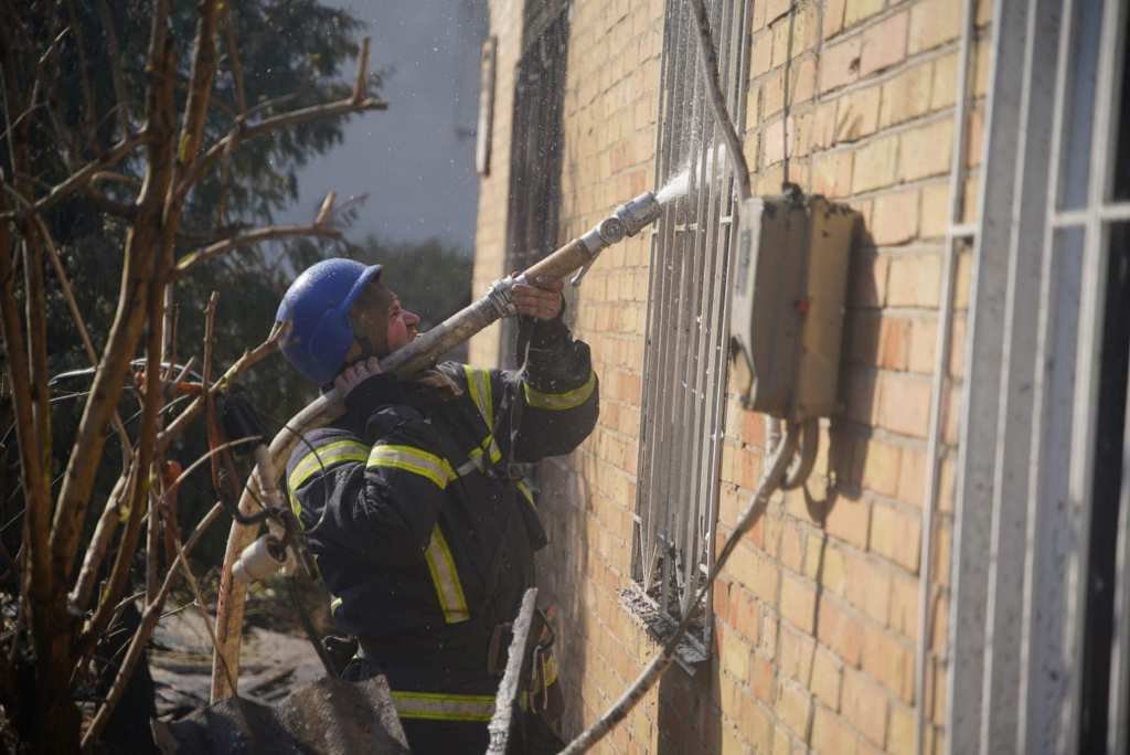 В Киеве под обстрелы попали Святошинский и Шевченковский районы: что пострадало 5