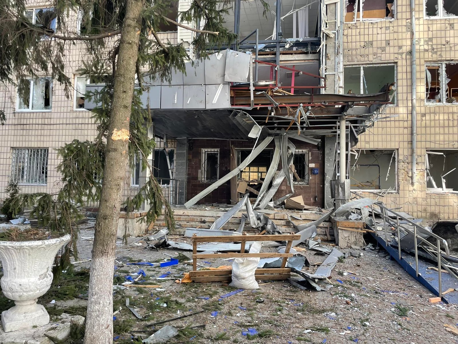 В Ирпене возобновили работу полиции: в городе начали зачистки от диверсантов 2