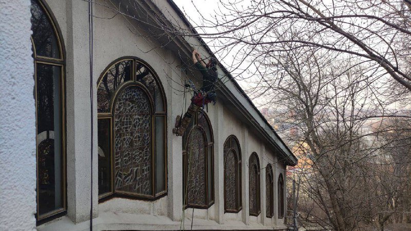 В Киеве укрепляют витражи фуникулера - ценный объект монументального искусства 1