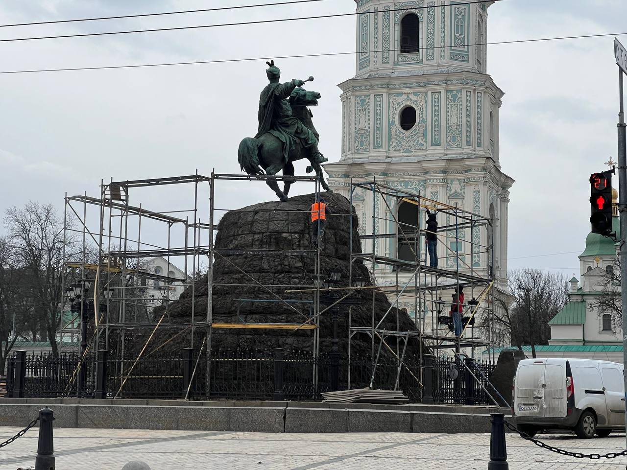 В Киеве укрепили памятники Богдану Хмельницкому, Княгини Ольге и Николаю Лысенко: как помочь спасти культурное наследие 1