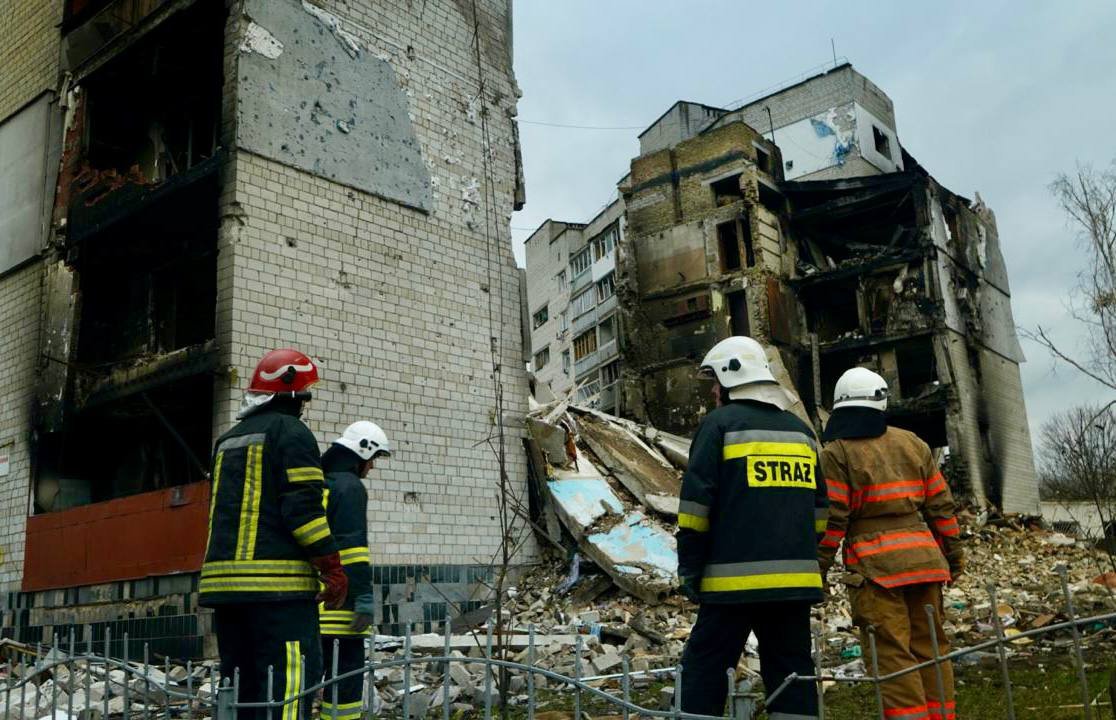 Бородянку под Киевом стерли с лица земли: разбирать завалы едут спасатели со всей Украины 11
