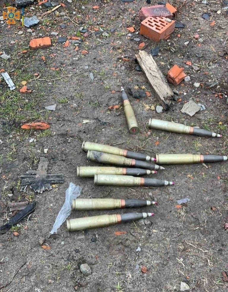 В Киевской области за последние сутки обнаружили и уничтожили несколько тысяч взрывоопасных предметов 5