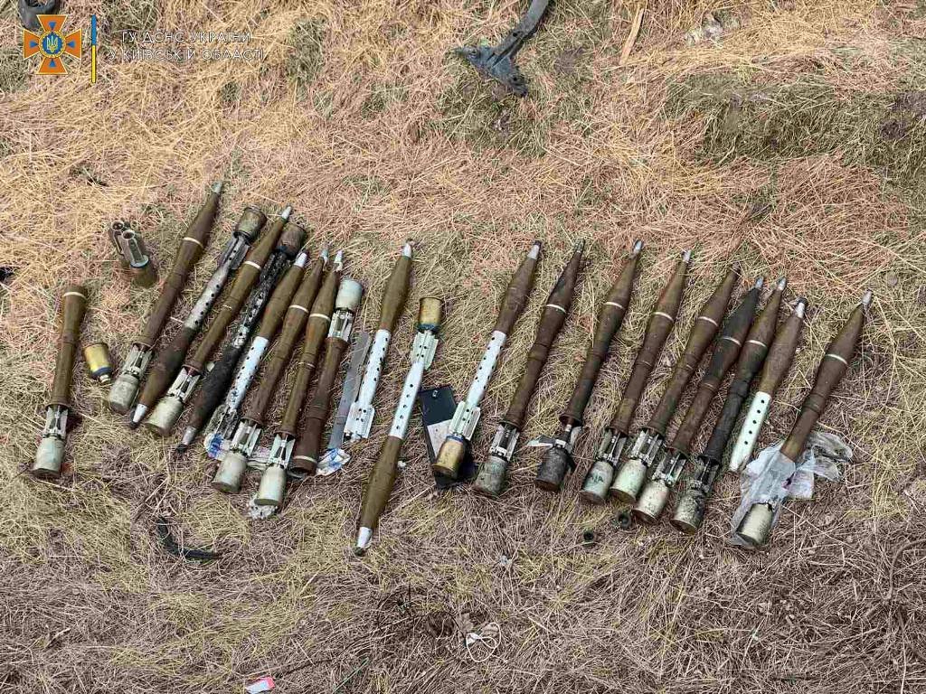 В Киевской области за последние сутки обнаружили и уничтожили несколько тысяч взрывоопасных предметов 6