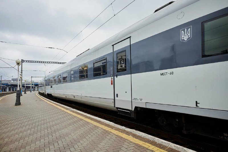 Из Киева в Чернигов запустили новый поезд украинского производства: стоимость билетов 1