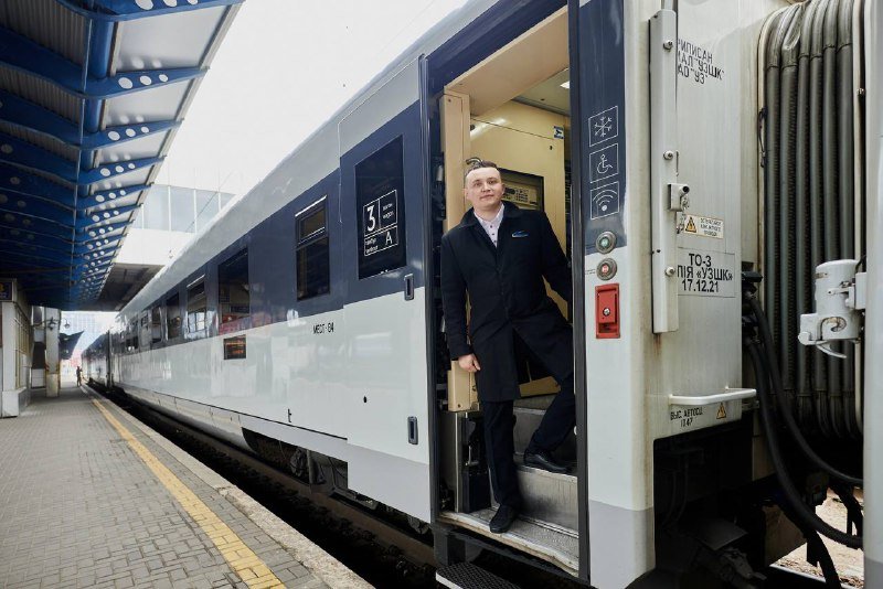 Из Киева в Чернигов запустили новый поезд украинского производства: стоимость билетов 2